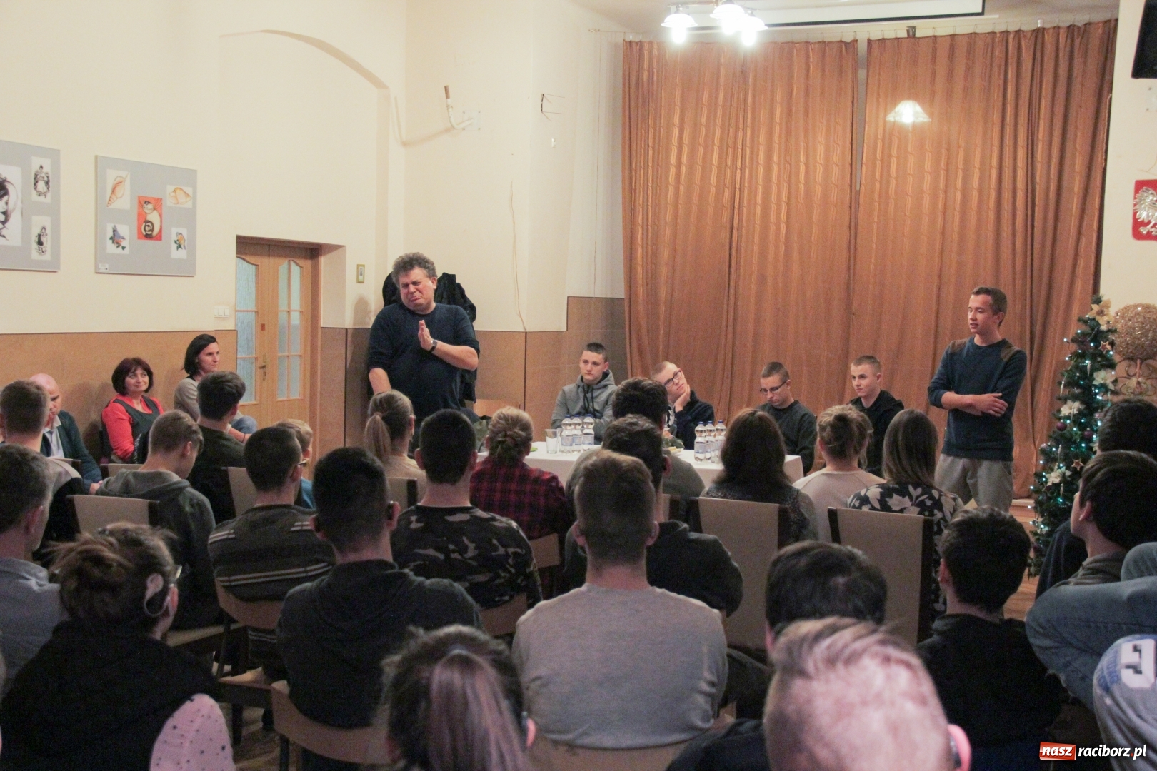 Zdjęcie w galerii na portalu naszraciborz.pl: Wychowankowie MOW z Kuźni spotkali się z uczniami Ośrodka dla Niesłyszących wiadomości z regionu