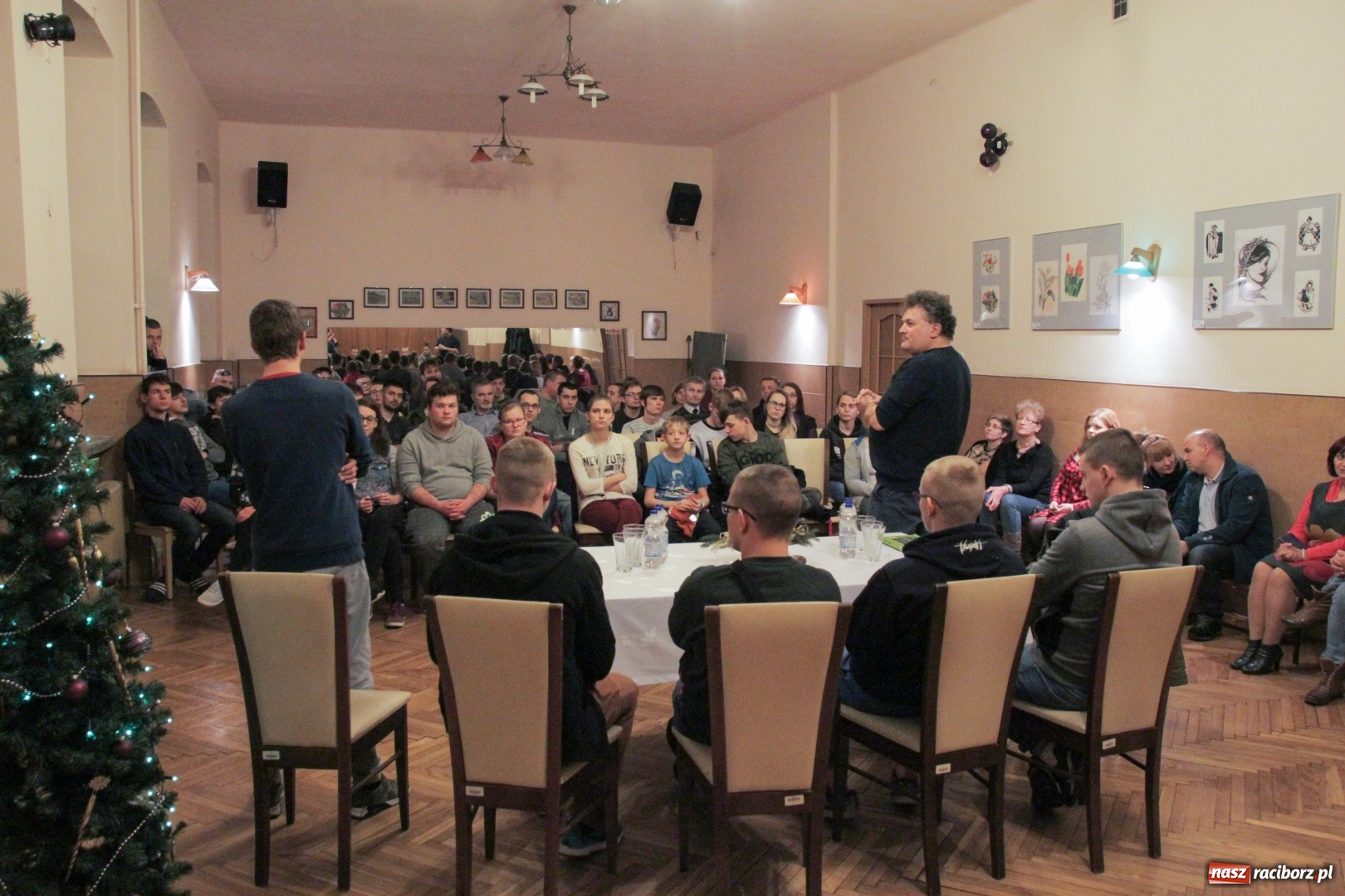 Zdjęcie w galerii na portalu naszraciborz.pl: Wychowankowie MOW z Kuźni spotkali się z uczniami Ośrodka dla Niesłyszących wiadomości z regionu