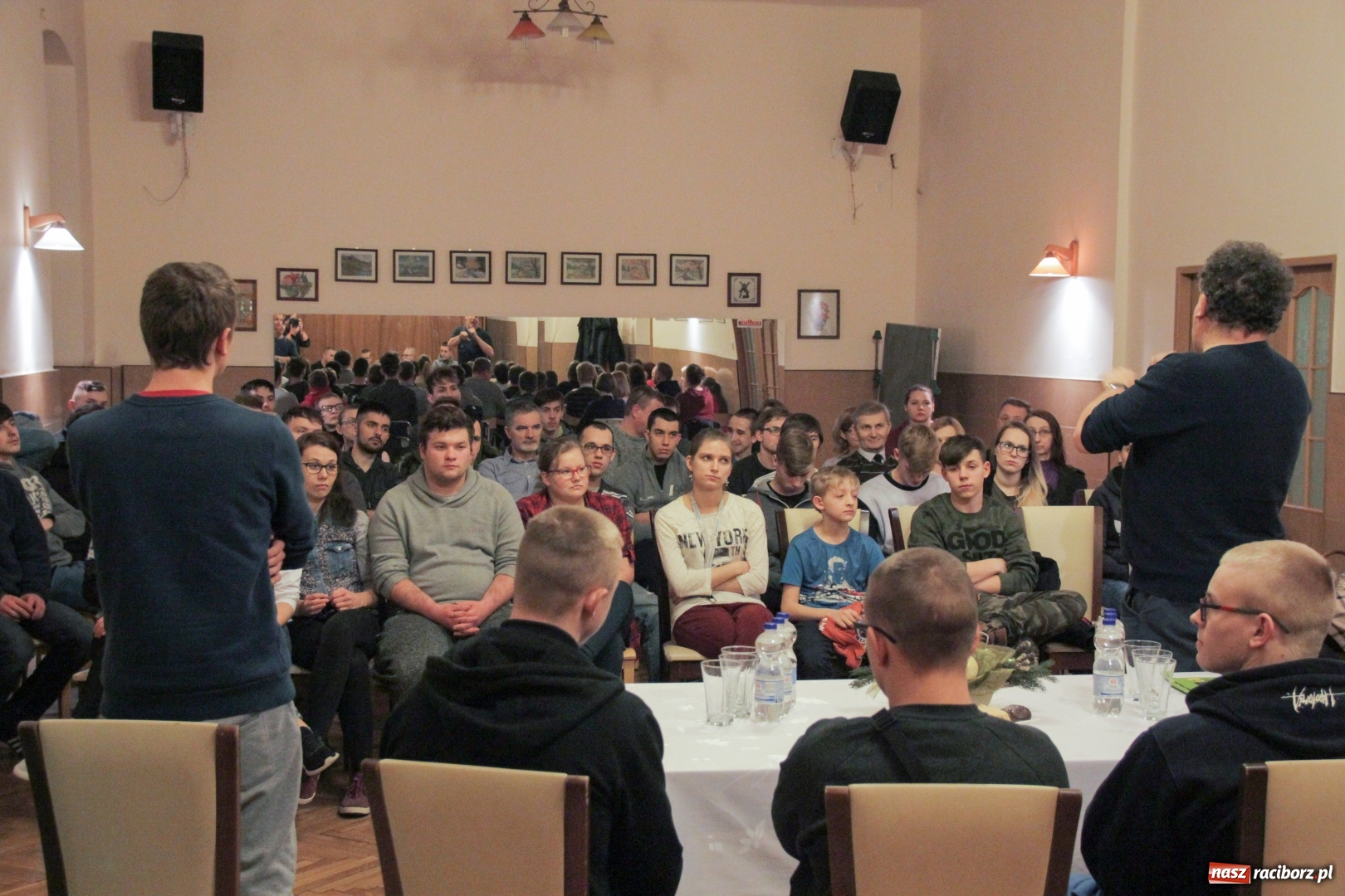 Zdjęcie w galerii na portalu naszraciborz.pl: Wychowankowie MOW z Kuźni spotkali się z uczniami Ośrodka dla Niesłyszących wiadomości z regionu