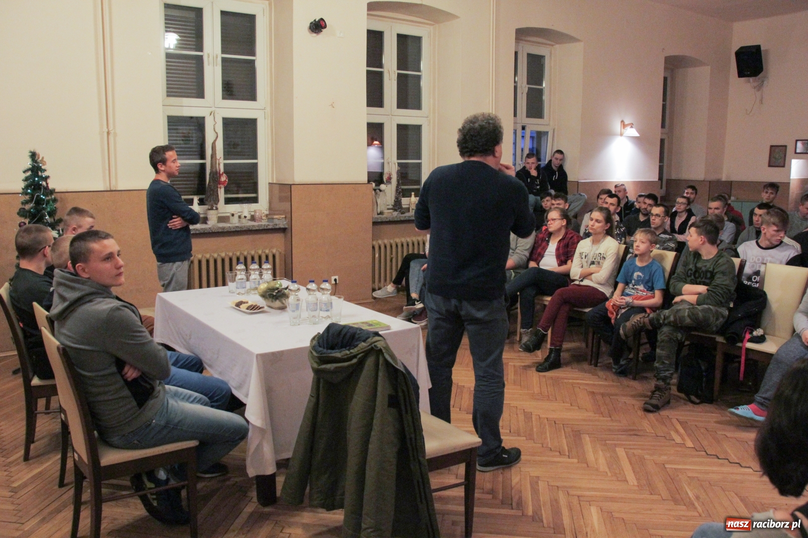 Zdjęcie w galerii na portalu naszraciborz.pl: Wychowankowie MOW z Kuźni spotkali się z uczniami Ośrodka dla Niesłyszących wiadomości z regionu