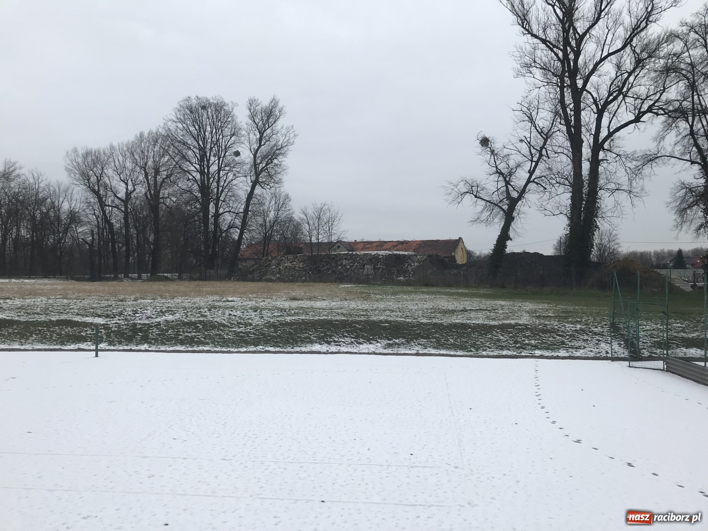 Zdjęcie w galerii na portalu naszraciborz.pl: Firmy Trawiński naruszyły przepisy. Hałda przy ulicy Zamkowej powstała nielegalnie! wiadomości z regionu