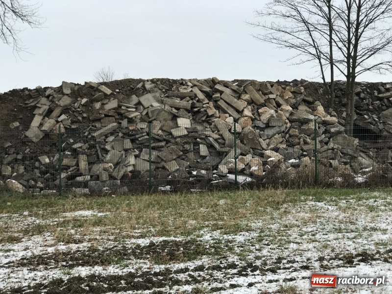 Zdjęcie w galerii na portalu naszraciborz.pl: Firmy Trawiński naruszyły przepisy. Hałda przy ulicy Zamkowej powstała nielegalnie! wiadomości z regionu