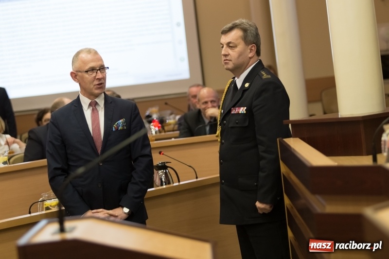 Zdjęcie w galerii na portalu naszraciborz.pl: Radni podziękowali i pożegnali komendanta Pawnika. Wiadomo już, kto został jego następcą wiadomości z regionu