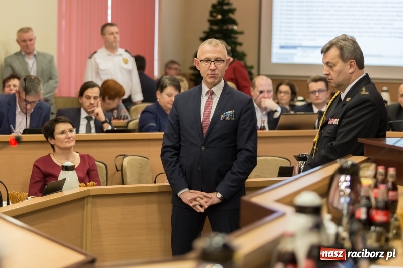 Zdjęcie w galerii na portalu naszraciborz.pl: Radni podziękowali i pożegnali komendanta Pawnika. Wiadomo już, kto został jego następcą wiadomości z regionu