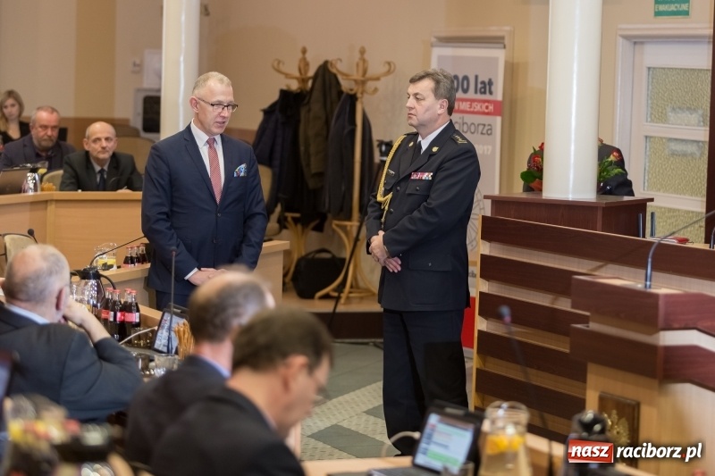 Zdjęcie w galerii na portalu naszraciborz.pl: Radni podziękowali i pożegnali komendanta Pawnika. Wiadomo już, kto został jego następcą wiadomości z regionu