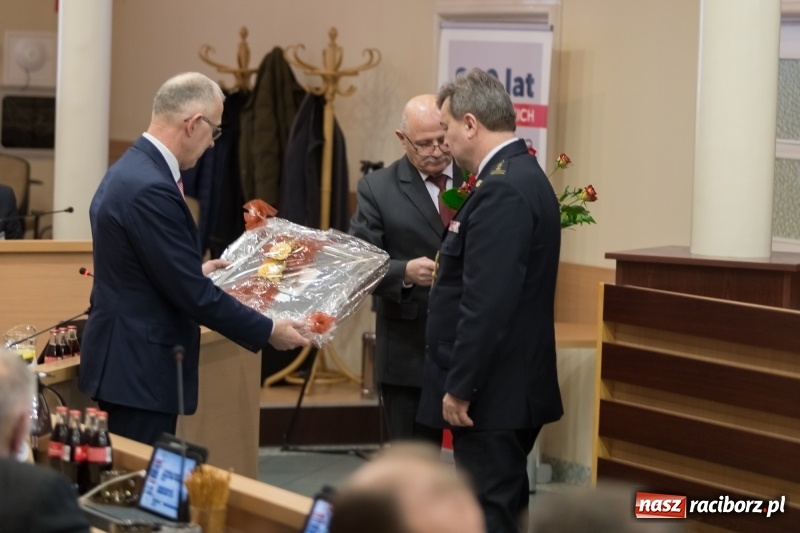 Zdjęcie w galerii na portalu naszraciborz.pl: Radni podziękowali i pożegnali komendanta Pawnika. Wiadomo już, kto został jego następcą wiadomości z regionu