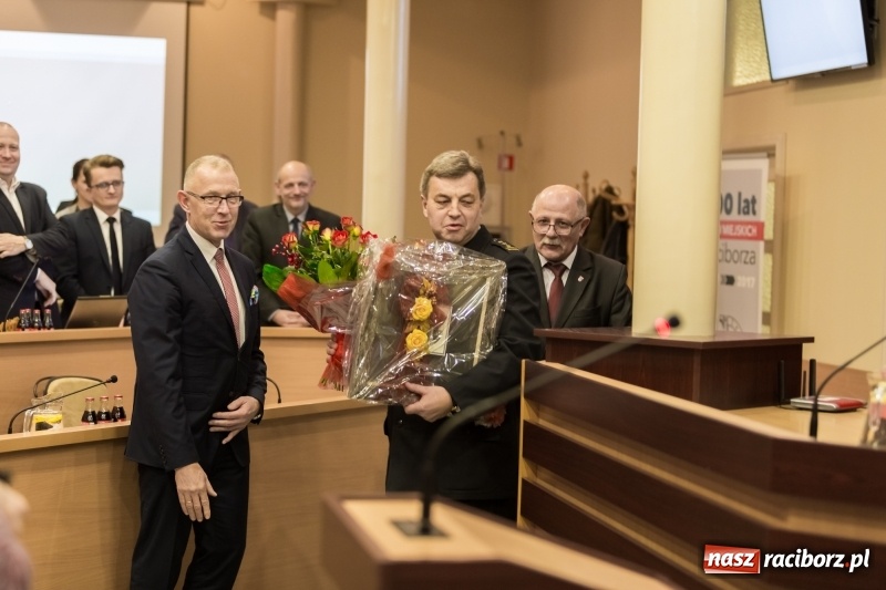 Zdjęcie w galerii na portalu naszraciborz.pl: Radni podziękowali i pożegnali komendanta Pawnika. Wiadomo już, kto został jego następcą wiadomości z regionu