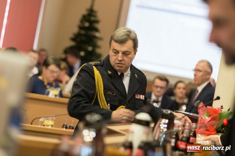 Zdjęcie w galerii na portalu naszraciborz.pl: Radni podziękowali i pożegnali komendanta Pawnika. Wiadomo już, kto został jego następcą wiadomości z regionu