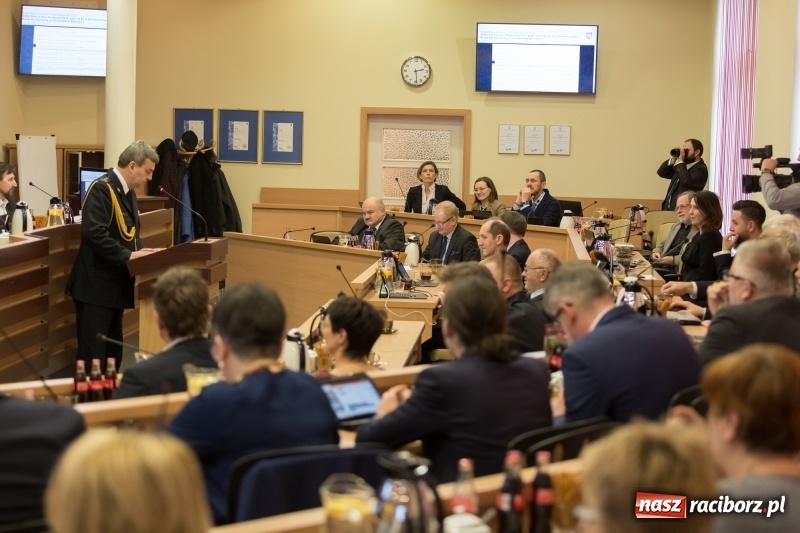 Zdjęcie w galerii na portalu naszraciborz.pl: Radni podziękowali i pożegnali komendanta Pawnika. Wiadomo już, kto został jego następcą wiadomości z regionu
