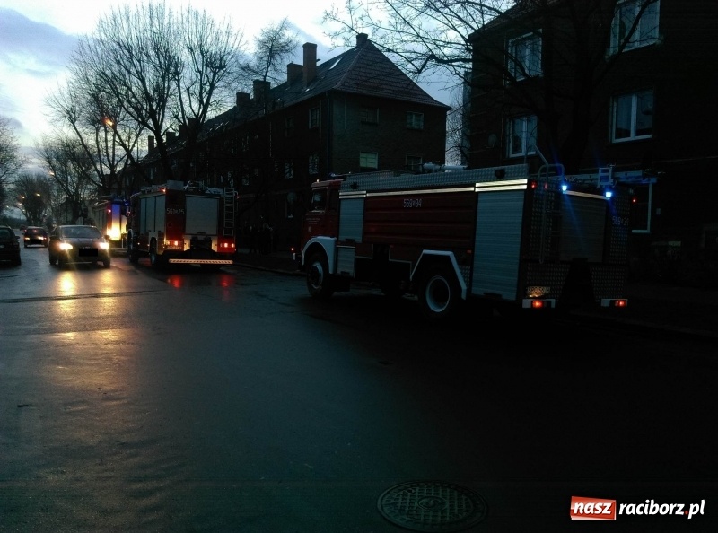 Zdjęcie w galerii na portalu naszraciborz.pl: Akcja strażaków na Skłodowskiej. Pilnie wzywano rodzinę wiadomości z regionu