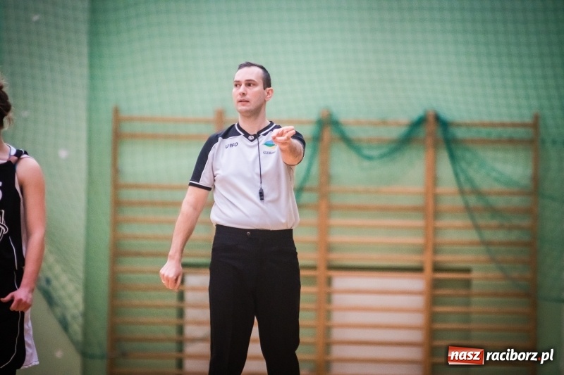 Zdjęcie w galerii na portalu naszraciborz.pl: Koszykarki RKK AZS Racibórz zdobyły Pałac Młodzieży. Tatiana Biegańska z bolesną kontuzją wiadomości z regionu