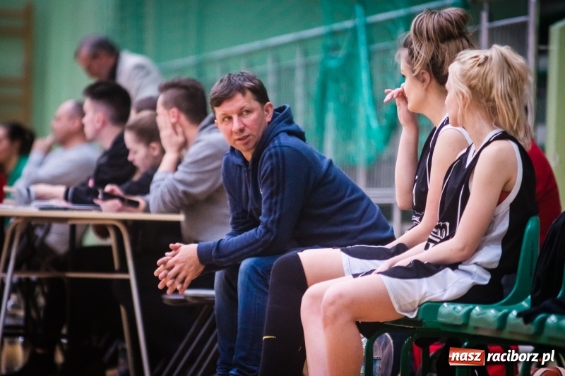 Zdjęcie w galerii na portalu naszraciborz.pl: Koszykarki RKK AZS Racibórz zdobyły Pałac Młodzieży. Tatiana Biegańska z bolesną kontuzją wiadomości z regionu