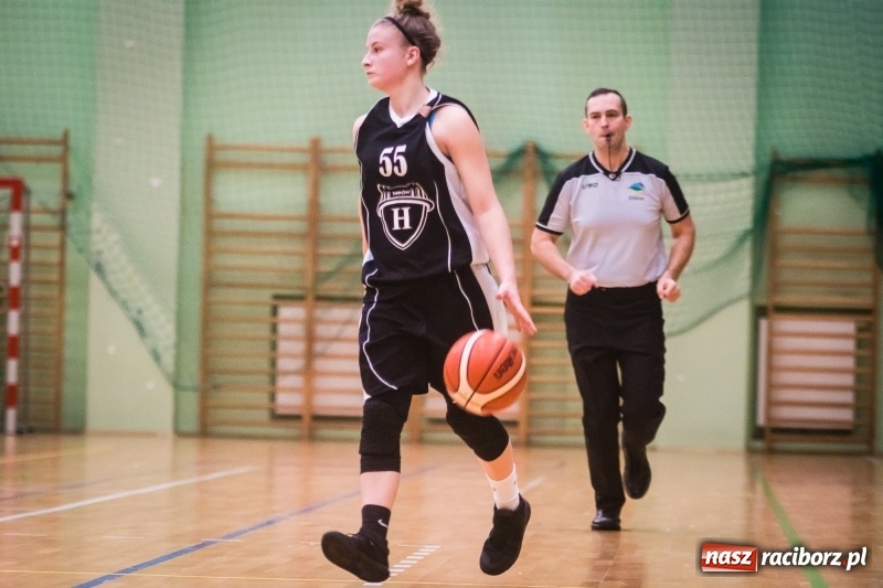 Zdjęcie w galerii na portalu naszraciborz.pl: Koszykarki RKK AZS Racibórz zdobyły Pałac Młodzieży. Tatiana Biegańska z bolesną kontuzją wiadomości z regionu