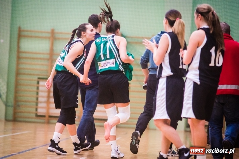 Zdjęcie w galerii na portalu naszraciborz.pl: Koszykarki RKK AZS Racibórz zdobyły Pałac Młodzieży. Tatiana Biegańska z bolesną kontuzją wiadomości z regionu