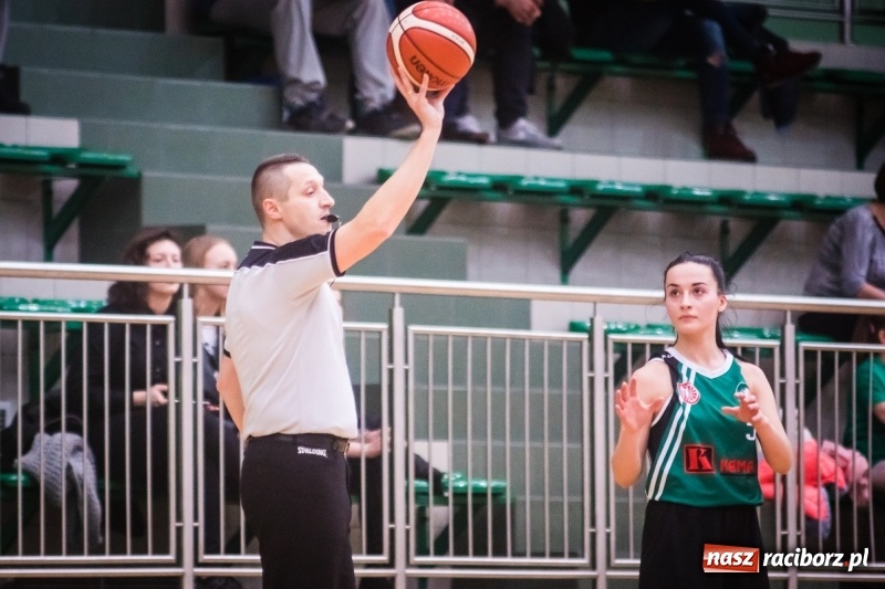 Zdjęcie w galerii na portalu naszraciborz.pl: Koszykarki RKK AZS Racibórz zdobyły Pałac Młodzieży. Tatiana Biegańska z bolesną kontuzją wiadomości z regionu