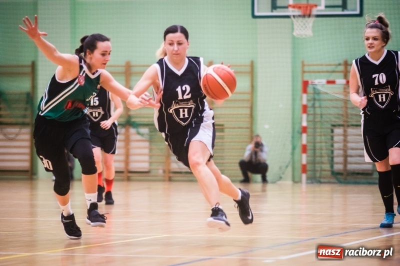 Zdjęcie w galerii na portalu naszraciborz.pl: Koszykarki RKK AZS Racibórz zdobyły Pałac Młodzieży. Tatiana Biegańska z bolesną kontuzją wiadomości z regionu
