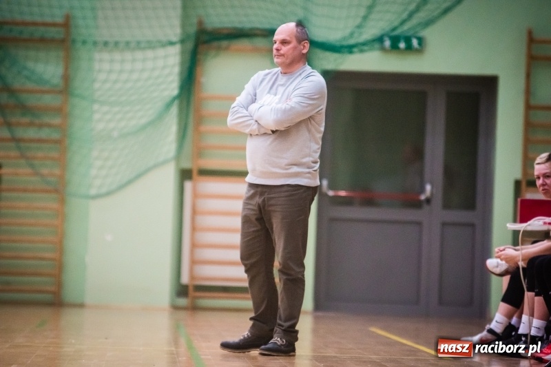 Zdjęcie w galerii na portalu naszraciborz.pl: Koszykarki RKK AZS Racibórz zdobyły Pałac Młodzieży. Tatiana Biegańska z bolesną kontuzją wiadomości z regionu