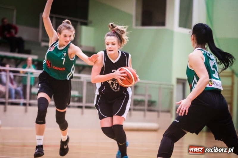 Zdjęcie w galerii na portalu naszraciborz.pl: Koszykarki RKK AZS Racibórz zdobyły Pałac Młodzieży. Tatiana Biegańska z bolesną kontuzją wiadomości z regionu