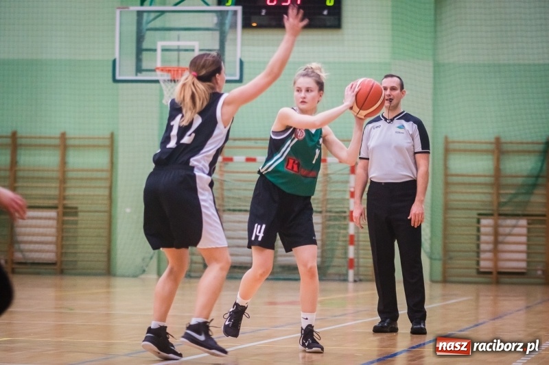 Zdjęcie w galerii na portalu naszraciborz.pl: Koszykarki RKK AZS Racibórz zdobyły Pałac Młodzieży. Tatiana Biegańska z bolesną kontuzją wiadomości z regionu