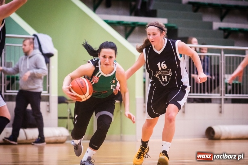 Zdjęcie w galerii na portalu naszraciborz.pl: Koszykarki RKK AZS Racibórz zdobyły Pałac Młodzieży. Tatiana Biegańska z bolesną kontuzją wiadomości z regionu