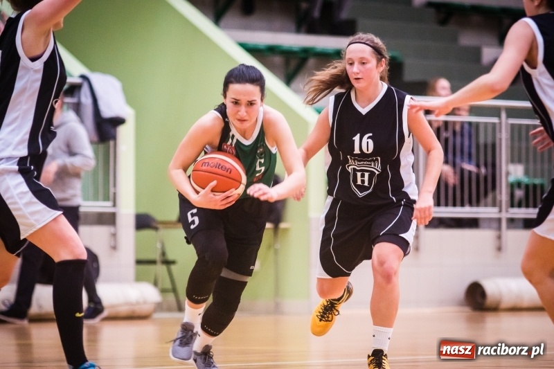 Zdjęcie w galerii na portalu naszraciborz.pl: Koszykarki RKK AZS Racibórz zdobyły Pałac Młodzieży. Tatiana Biegańska z bolesną kontuzją wiadomości z regionu