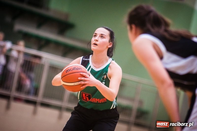 Zdjęcie w galerii na portalu naszraciborz.pl: Koszykarki RKK AZS Racibórz zdobyły Pałac Młodzieży. Tatiana Biegańska z bolesną kontuzją wiadomości z regionu