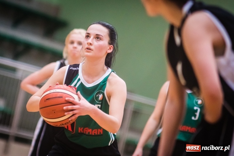 Zdjęcie w galerii na portalu naszraciborz.pl: Koszykarki RKK AZS Racibórz zdobyły Pałac Młodzieży. Tatiana Biegańska z bolesną kontuzją wiadomości z regionu