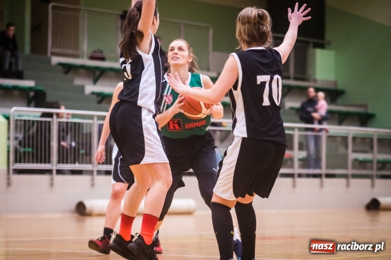Zdjęcie w galerii na portalu naszraciborz.pl: Koszykarki RKK AZS Racibórz zdobyły Pałac Młodzieży. Tatiana Biegańska z bolesną kontuzją wiadomości z regionu