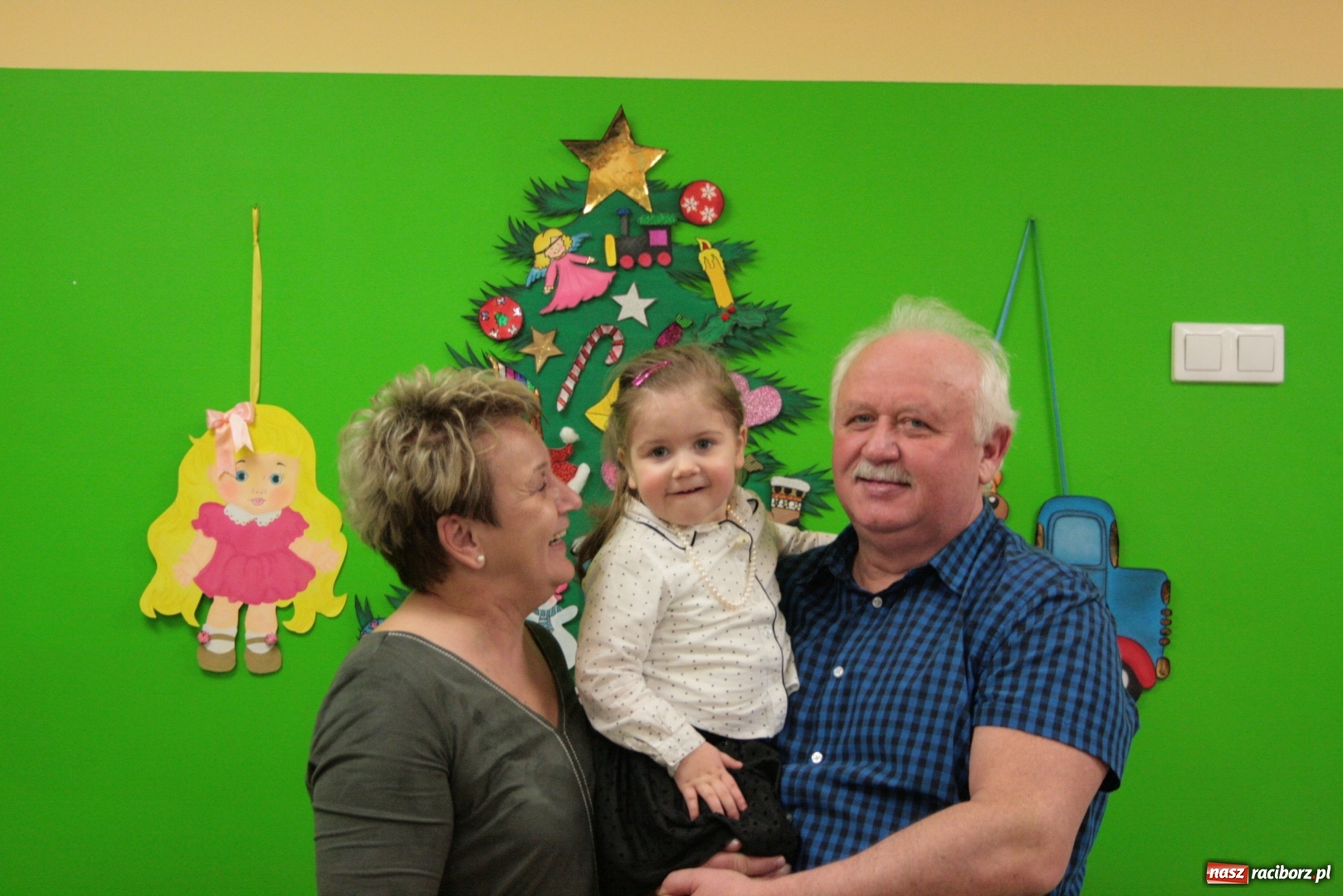Zdjęcie w galerii na portalu naszraciborz.pl: Dzień Babci i Dziadka w raciborskim Żłobku wiadomości z regionu