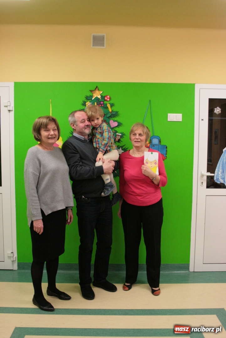 Zdjęcie w galerii na portalu naszraciborz.pl: Dzień Babci i Dziadka w raciborskim Żłobku wiadomości z regionu