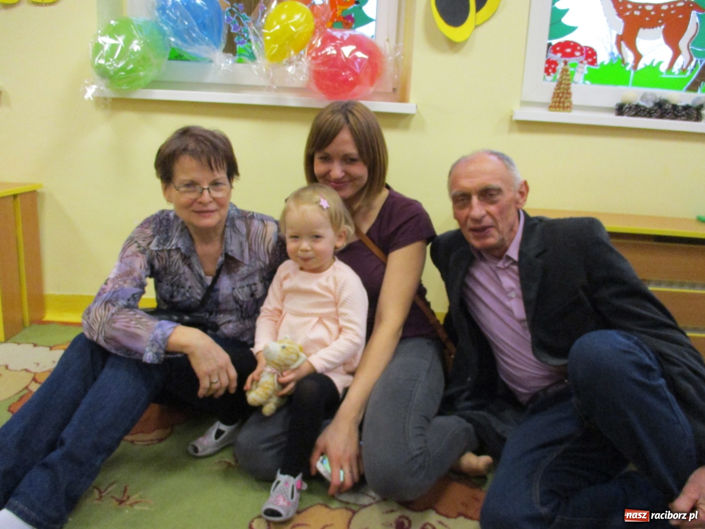 Zdjęcie w galerii na portalu naszraciborz.pl: Dzień Babci i Dziadka w raciborskim Żłobku wiadomości z regionu