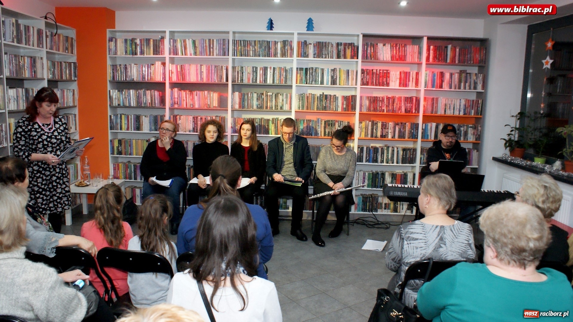 Zdjęcie w galerii na portalu naszraciborz.pl: Kolędowanie w bibliotece na Ostrogu wiadomości z regionu