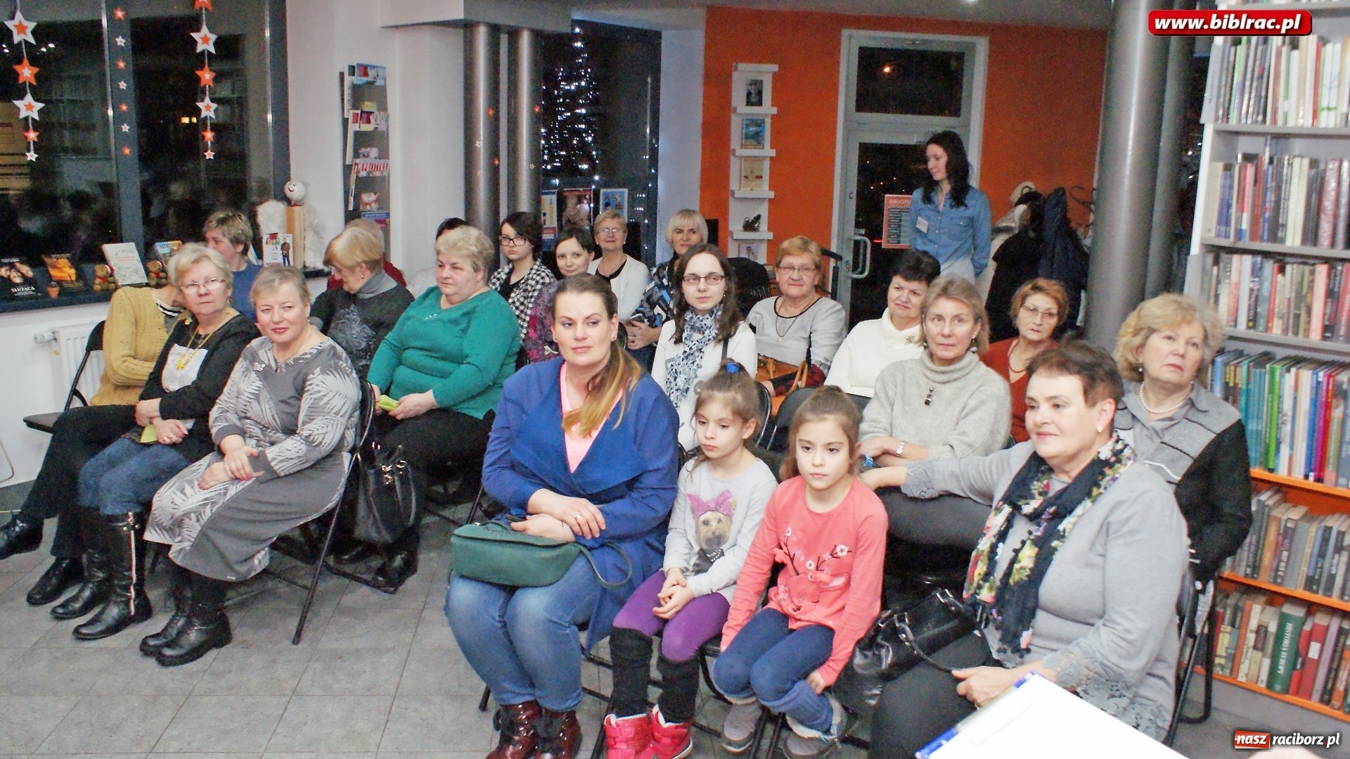 Zdjęcie w galerii na portalu naszraciborz.pl: Kolędowanie w bibliotece na Ostrogu wiadomości z regionu
