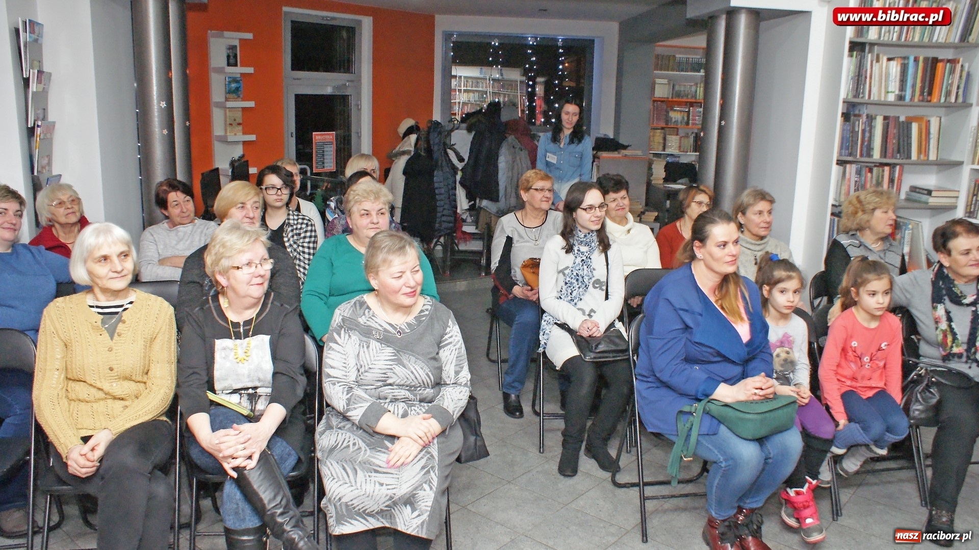 Zdjęcie w galerii na portalu naszraciborz.pl: Kolędowanie w bibliotece na Ostrogu wiadomości z regionu