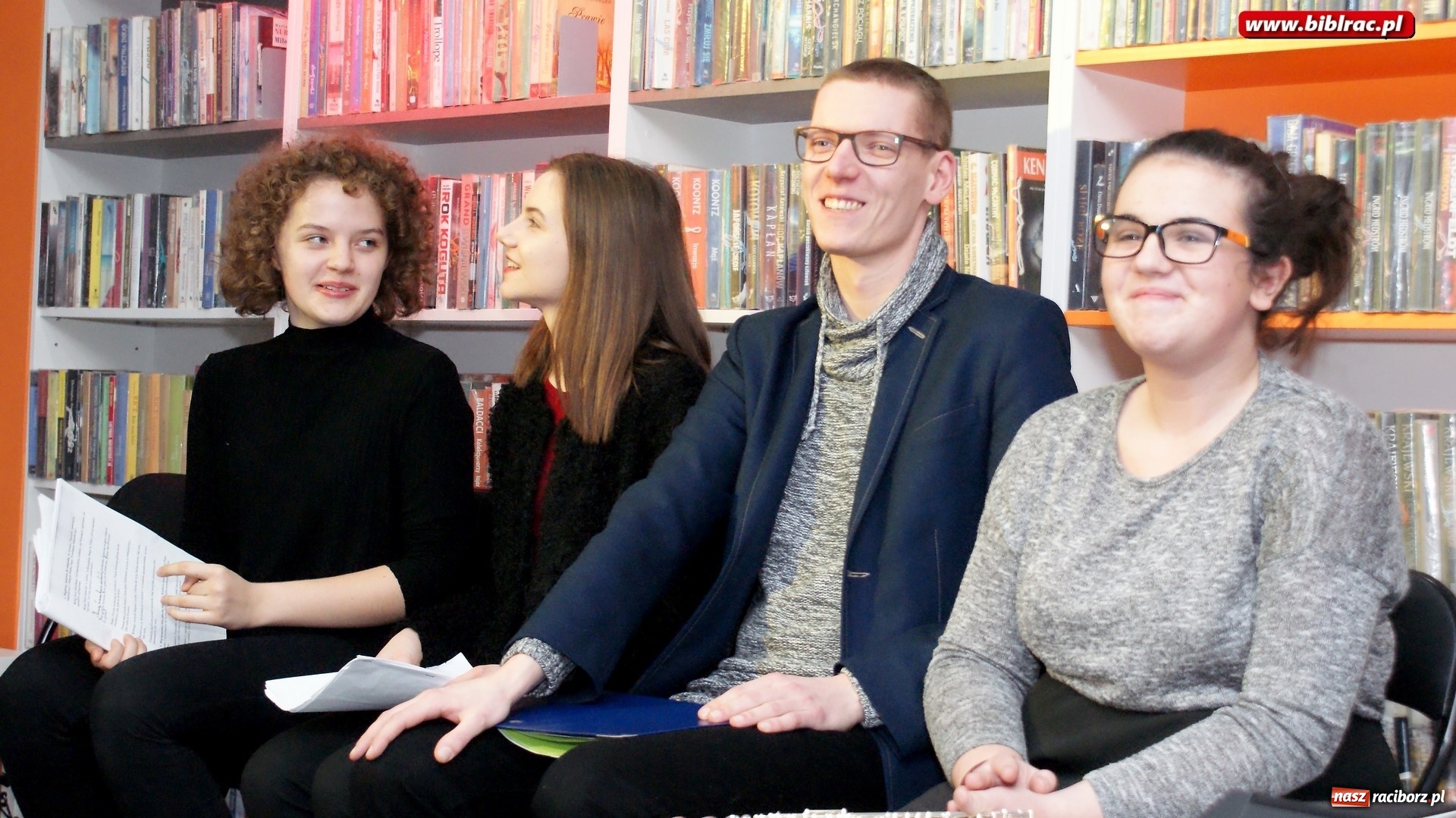 Zdjęcie w galerii na portalu naszraciborz.pl: Kolędowanie w bibliotece na Ostrogu wiadomości z regionu