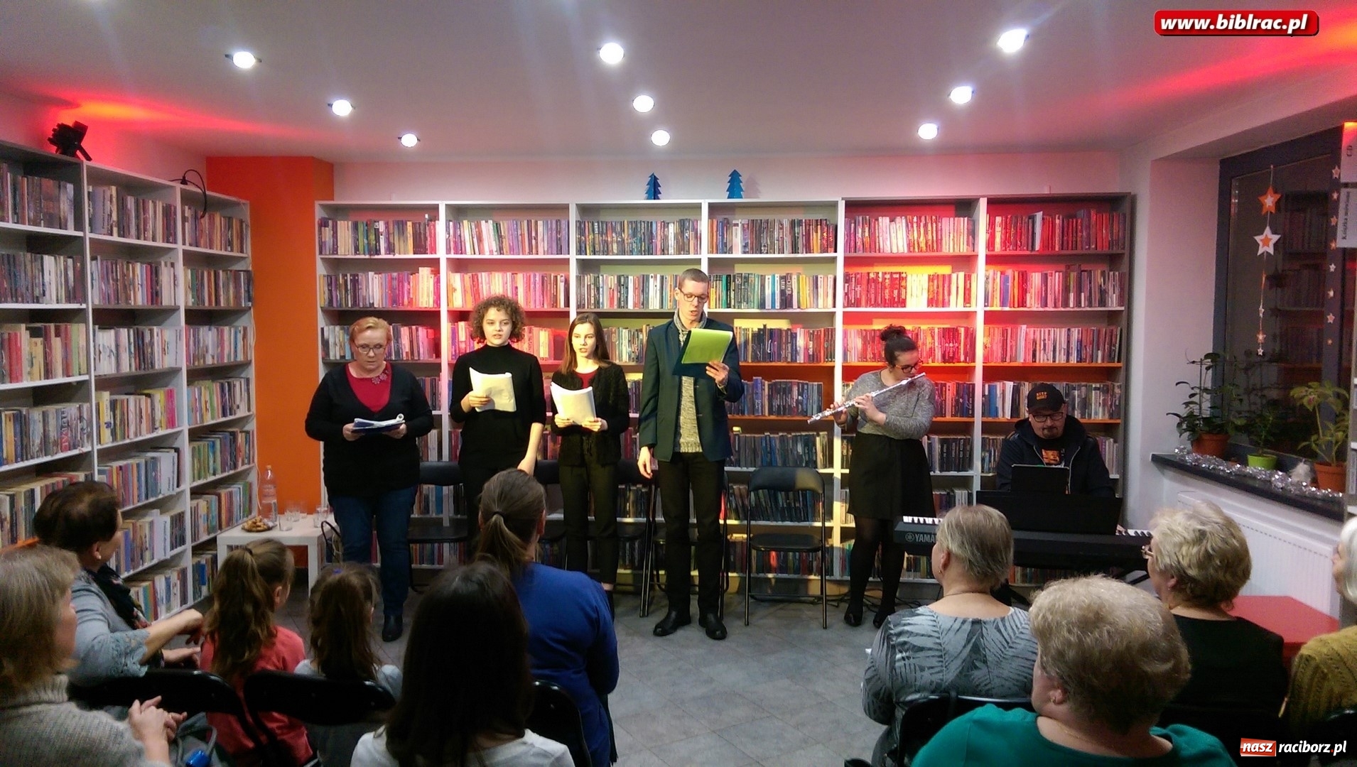 Zdjęcie w galerii na portalu naszraciborz.pl: Kolędowanie w bibliotece na Ostrogu wiadomości z regionu