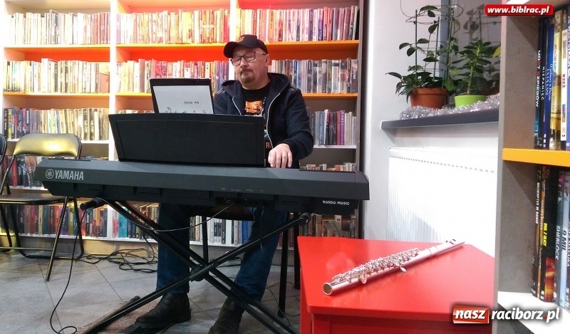 Zdjęcie w galerii na portalu naszraciborz.pl: Kolędowanie w bibliotece na Ostrogu wiadomości z regionu