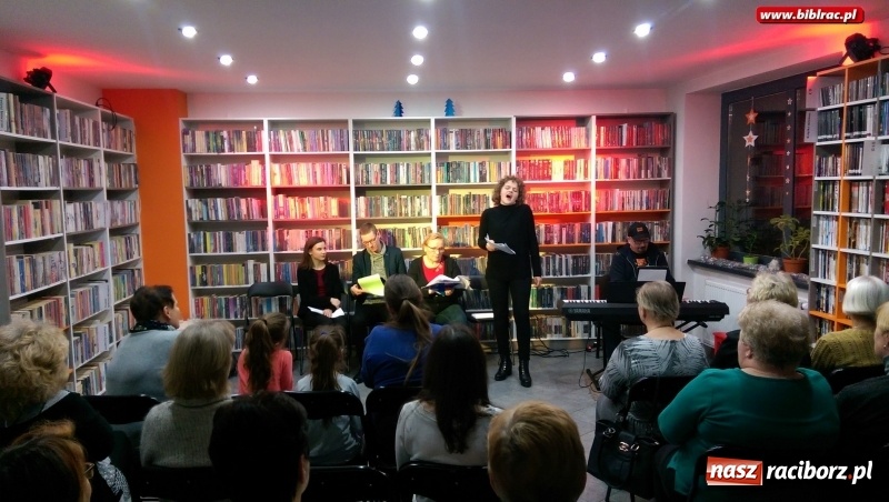 Zdjęcie w galerii na portalu naszraciborz.pl: Kolędowanie w bibliotece na Ostrogu wiadomości z regionu