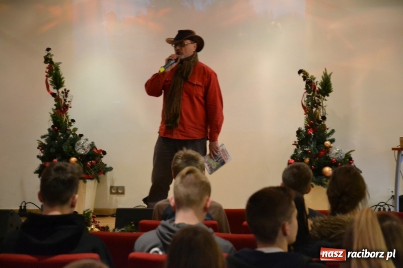 Zdjęcie w galerii na portalu naszraciborz.pl: Młodzież szkolna wzięła udział na Zamku Piastowskim w spotkaniu z Kasią Czemplik i Robertem Czerniakiem wiadomości z regionu