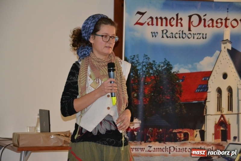 Zdjęcie w galerii na portalu naszraciborz.pl: Młodzież szkolna wzięła udział na Zamku Piastowskim w spotkaniu z Kasią Czemplik i Robertem Czerniakiem wiadomości z regionu