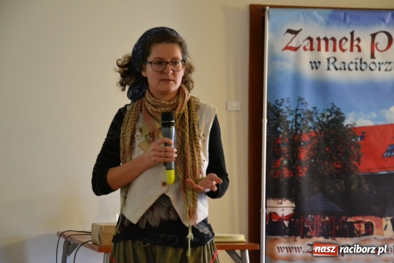 Zdjęcie w galerii na portalu naszraciborz.pl: Młodzież szkolna wzięła udział na Zamku Piastowskim w spotkaniu z Kasią Czemplik i Robertem Czerniakiem wiadomości z regionu