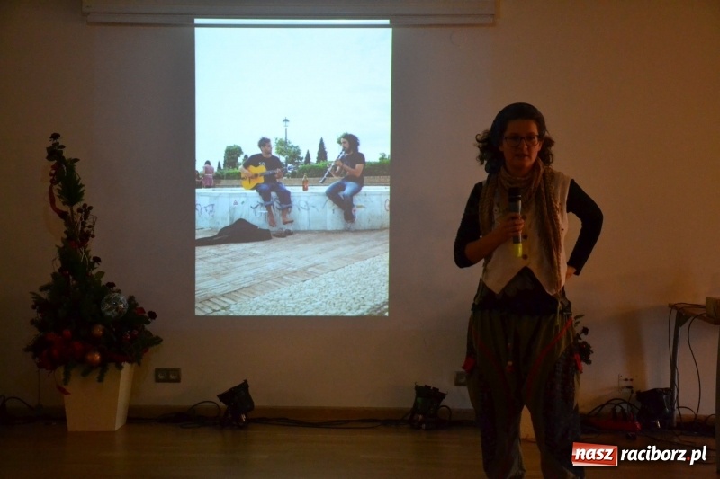 Zdjęcie w galerii na portalu naszraciborz.pl: Młodzież szkolna wzięła udział na Zamku Piastowskim w spotkaniu z Kasią Czemplik i Robertem Czerniakiem wiadomości z regionu