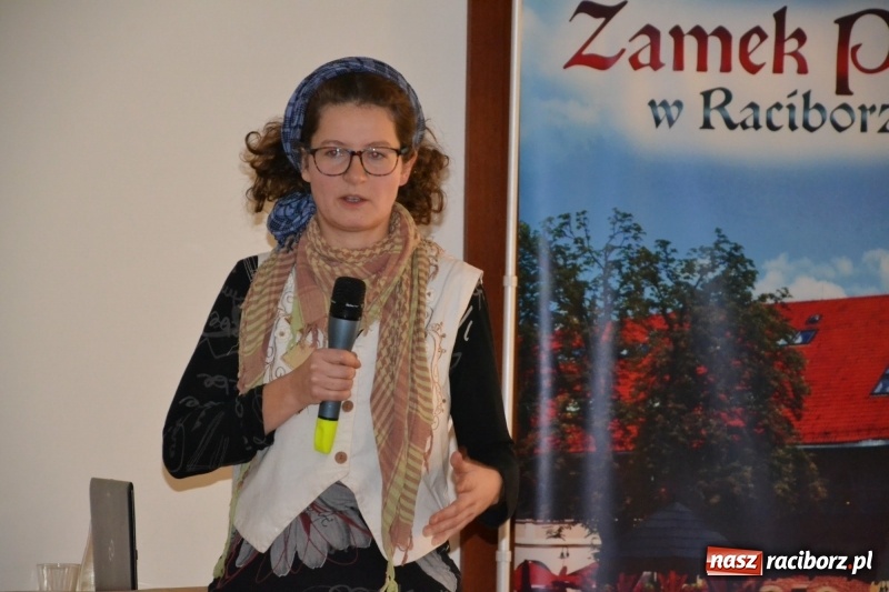 Zdjęcie w galerii na portalu naszraciborz.pl: Młodzież szkolna wzięła udział na Zamku Piastowskim w spotkaniu z Kasią Czemplik i Robertem Czerniakiem wiadomości z regionu