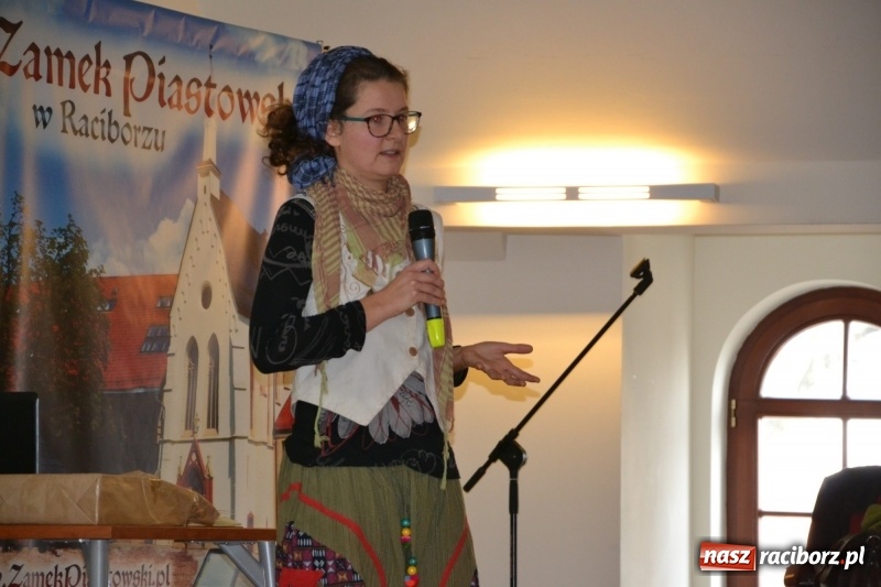 Zdjęcie w galerii na portalu naszraciborz.pl: Młodzież szkolna wzięła udział na Zamku Piastowskim w spotkaniu z Kasią Czemplik i Robertem Czerniakiem wiadomości z regionu