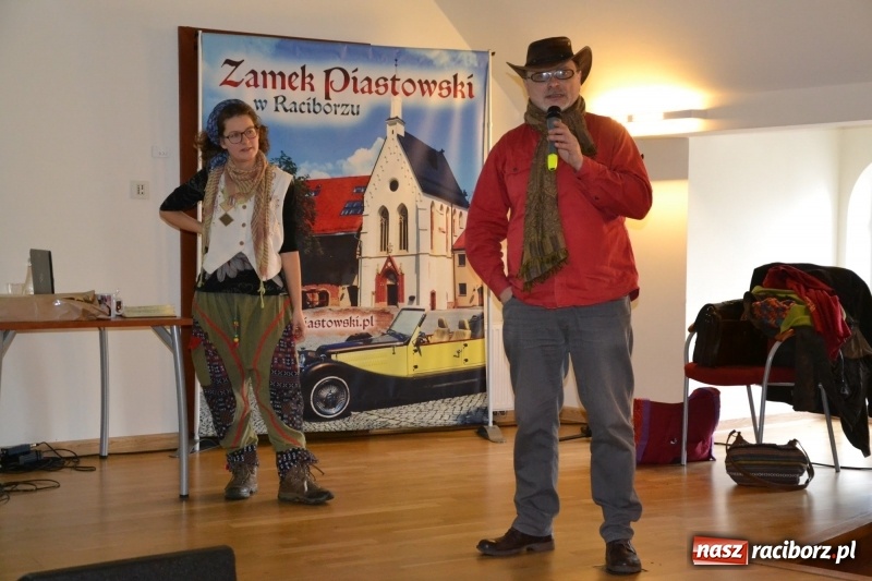 Zdjęcie w galerii na portalu naszraciborz.pl: Młodzież szkolna wzięła udział na Zamku Piastowskim w spotkaniu z Kasią Czemplik i Robertem Czerniakiem wiadomości z regionu