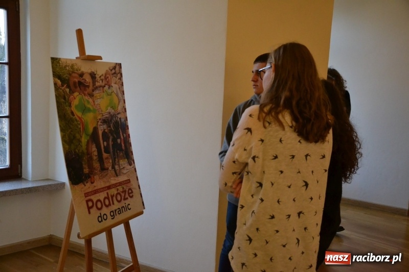 Zdjęcie w galerii na portalu naszraciborz.pl: Młodzież szkolna wzięła udział na Zamku Piastowskim w spotkaniu z Kasią Czemplik i Robertem Czerniakiem wiadomości z regionu