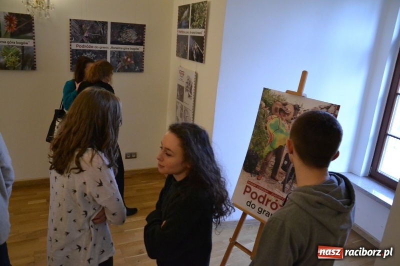 Zdjęcie w galerii na portalu naszraciborz.pl: Młodzież szkolna wzięła udział na Zamku Piastowskim w spotkaniu z Kasią Czemplik i Robertem Czerniakiem wiadomości z regionu