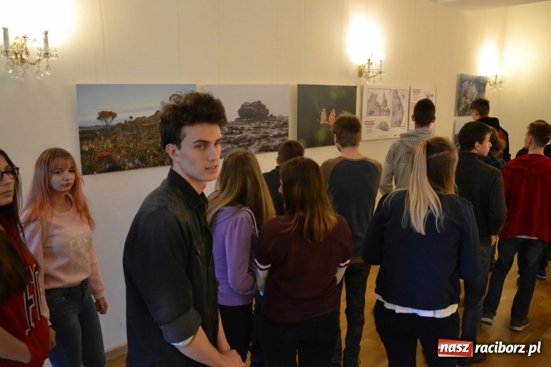 Zdjęcie w galerii na portalu naszraciborz.pl: Młodzież szkolna wzięła udział na Zamku Piastowskim w spotkaniu z Kasią Czemplik i Robertem Czerniakiem wiadomości z regionu