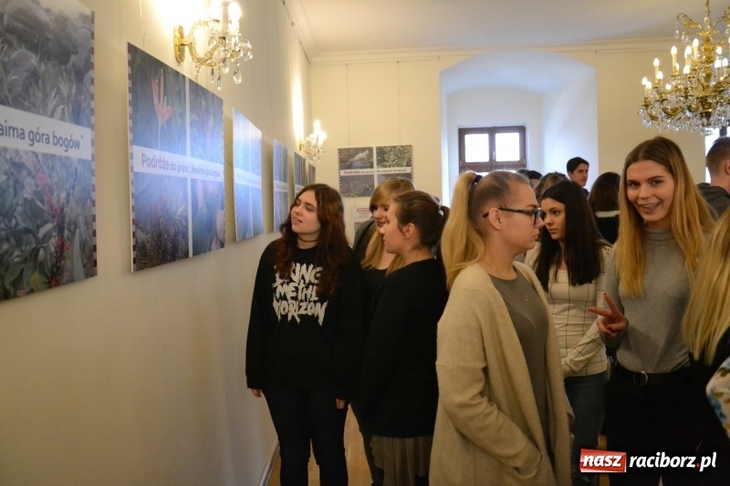 Zdjęcie w galerii na portalu naszraciborz.pl: Młodzież szkolna wzięła udział na Zamku Piastowskim w spotkaniu z Kasią Czemplik i Robertem Czerniakiem wiadomości z regionu