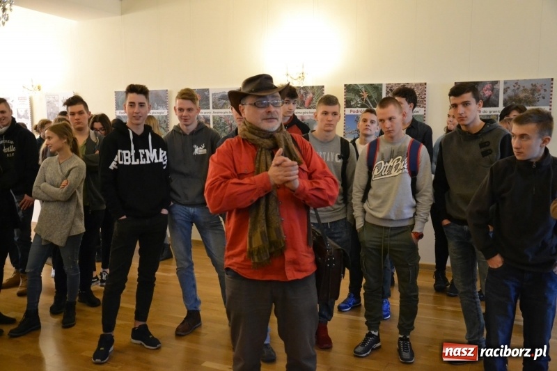 Zdjęcie w galerii na portalu naszraciborz.pl: Młodzież szkolna wzięła udział na Zamku Piastowskim w spotkaniu z Kasią Czemplik i Robertem Czerniakiem wiadomości z regionu